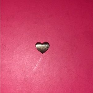 kendrs scott heart charm